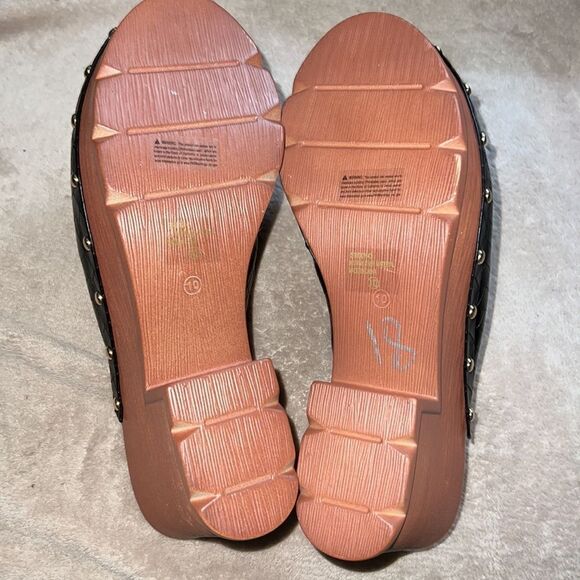 ✨ NWOT✨ATALINA FAUX LEATHER WOVEN PATTERN STUDDED HEELED CLOGS✨ - Picture 7 of 9